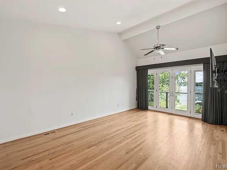 2380 Walnut Lake Rd — Photo 10