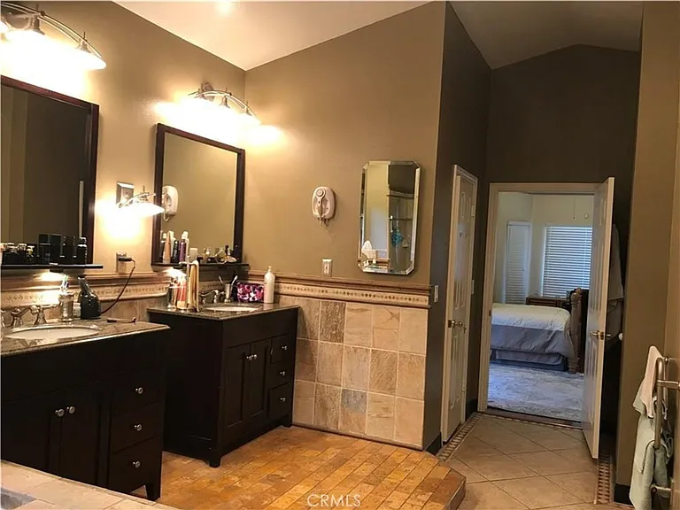 1534 Brookside Ave — Photo 9