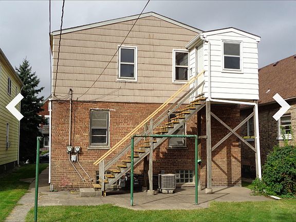 Rear upper entrance