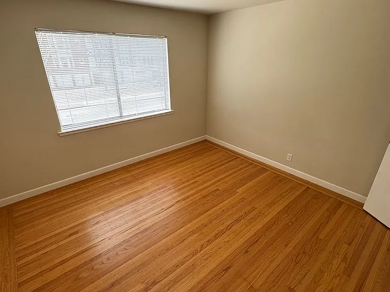 495 38th Ave — Photo 15