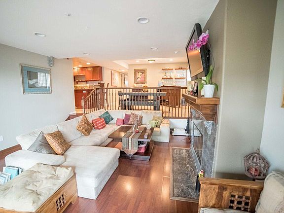 3rd image of 2455 Albatross St Unit B