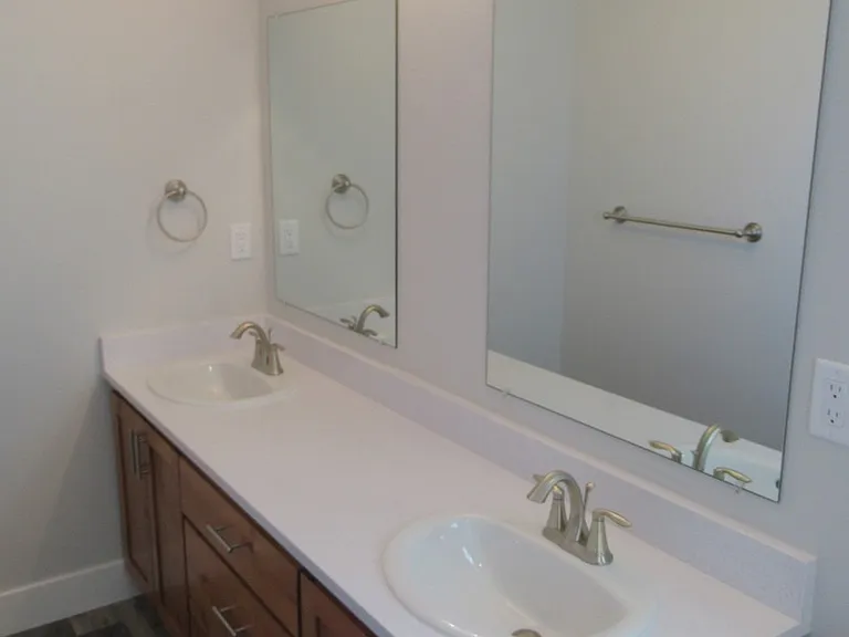 Large Duplex in South Salem! — Photo 12
