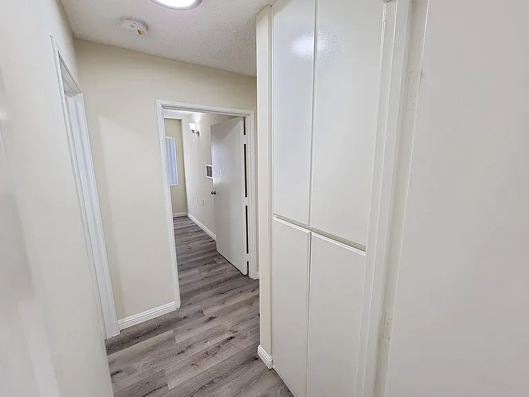 Arleta Apartments — Photo 8