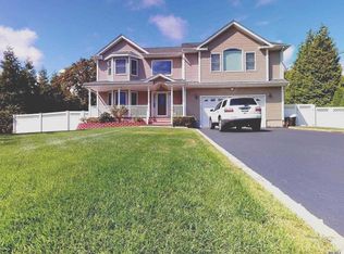 61 Meadowmere Ave, Mastic, NY 11950