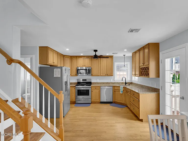 8 Nichols Ave — Photo 7