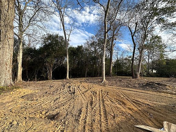 2nd image of 2535 Ashford Rd