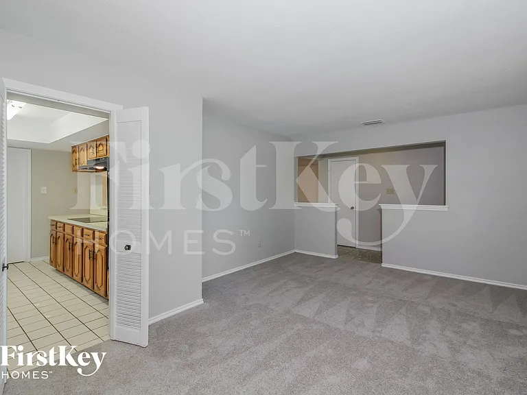 1113 Wood Creek Cir — Photo 8