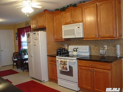 2nd image of 33 Rose Ln