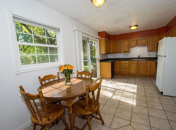 3rd image of 52400 Leland Ave