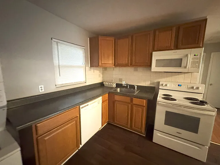 2125 Oceola St — Photo 8