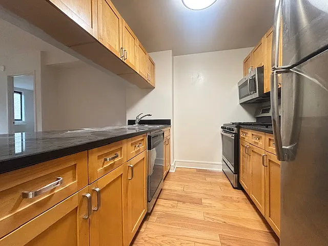 323 W 96th St #1001 — Photo 5