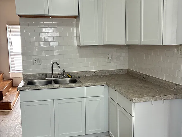 3228 Seneca St — Photo 4