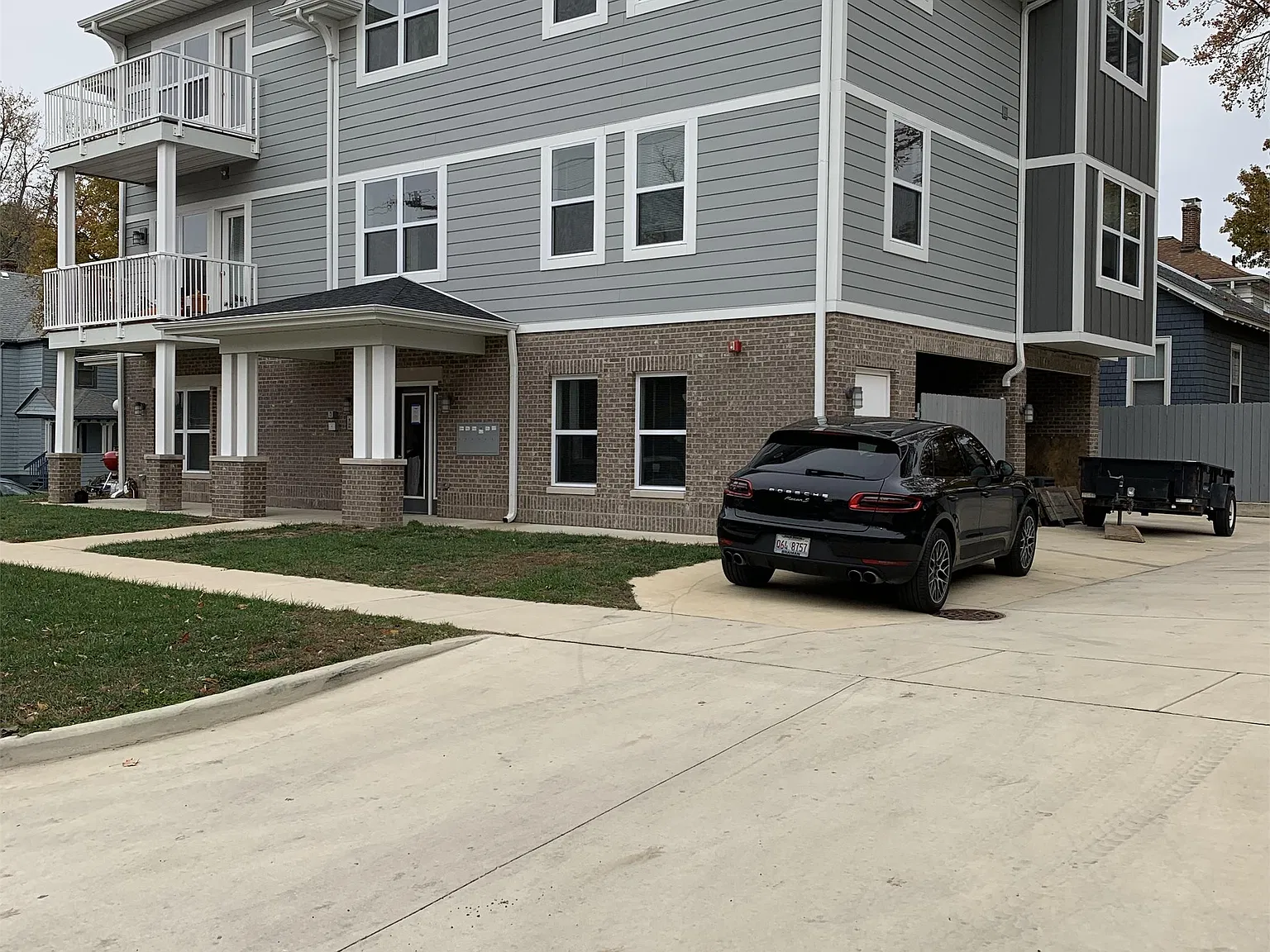 611 West Elm Street — Photo 1