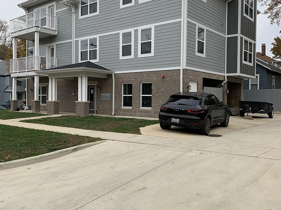 611 W Elm St