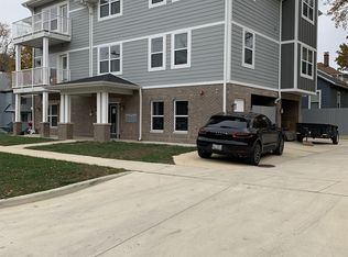 611 W Elm St, Urbana, IL 61801