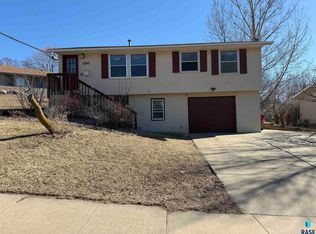 1300 S Point Dr, Sioux Falls, SD 57103