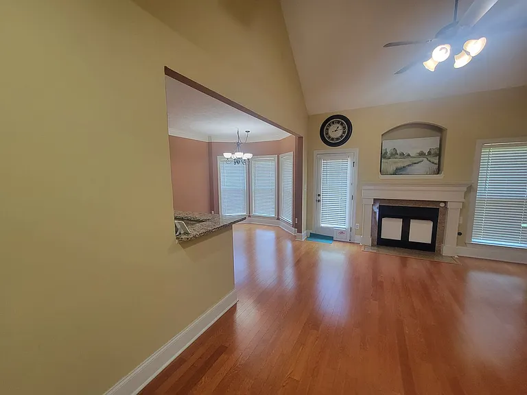 1010 Barrett Dr — Photo 9