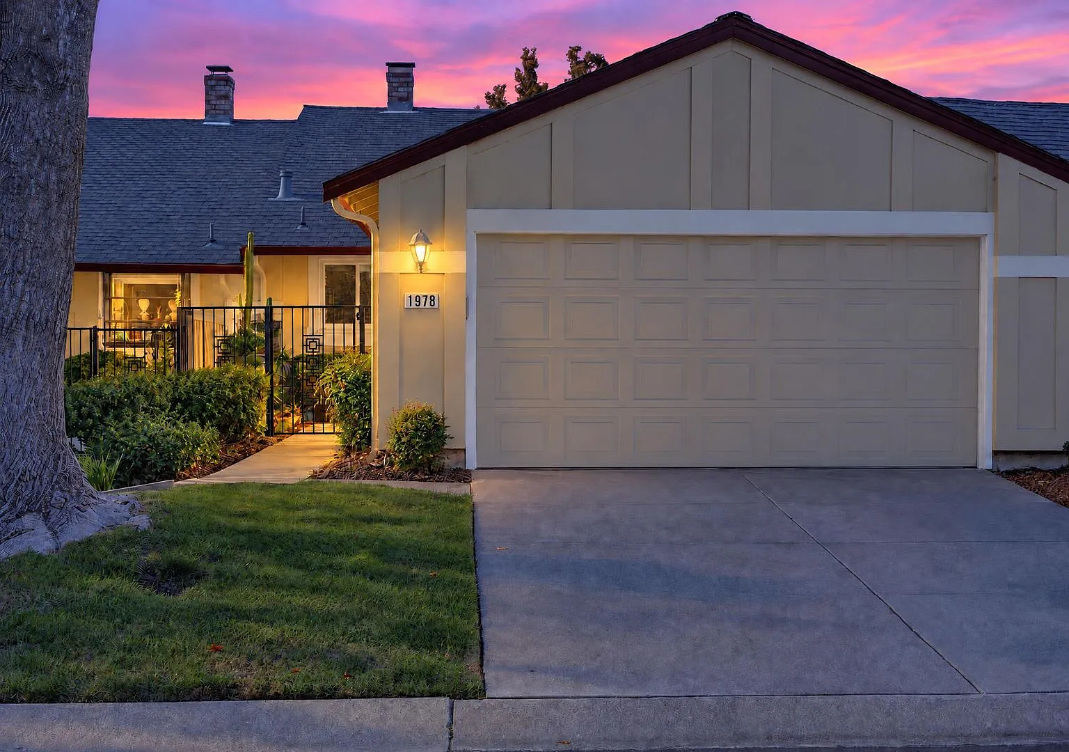 Peaceful Walnut Creek Townhome | 3 Bedrooms, Detached Garage & Community Pool! — Photo 1
