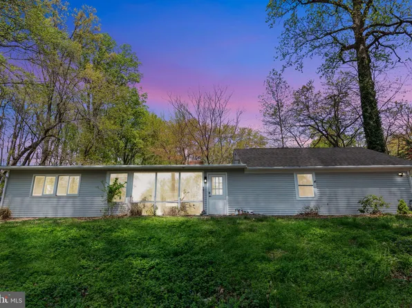 3026 Cedar Hill Rd, Falls Church, VA 22042