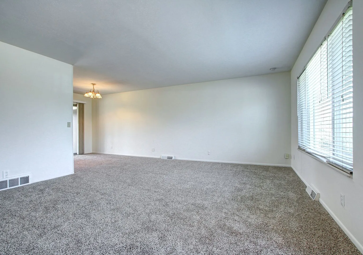 Location Location, Split level with private yard large garage in Englewood. — Photo 3