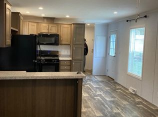 19 Edgewood Dr, Selkirk, NY 12158