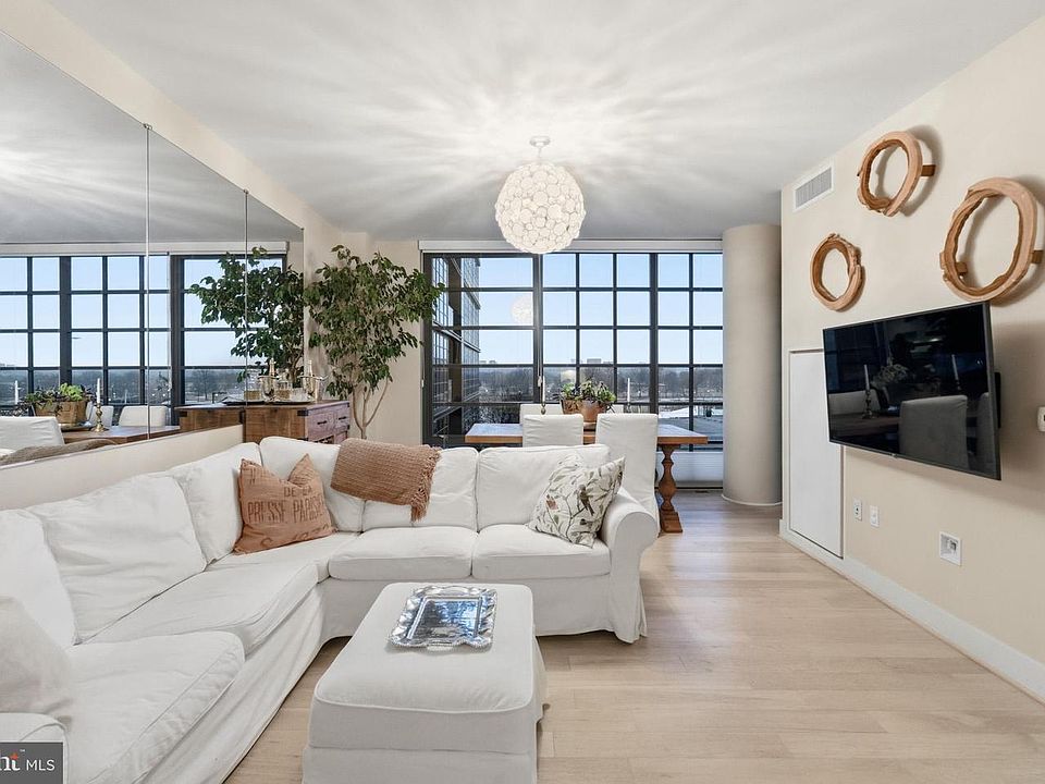 1st image of 45 Sutton Sq SW Unit 403
