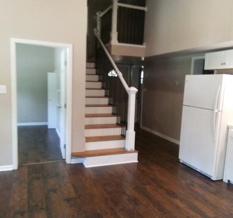 2nd image of 2737 Robley Dr #B