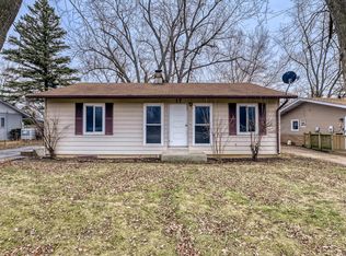 17 S Bartlett Rd, Streamwood, IL 60107