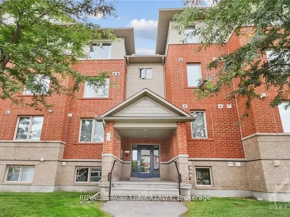 46 Barnstone Dr #2, Ottawa, ON K2G 4R6