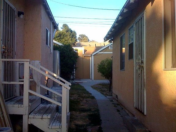 Looking at back unit btwn front two homes