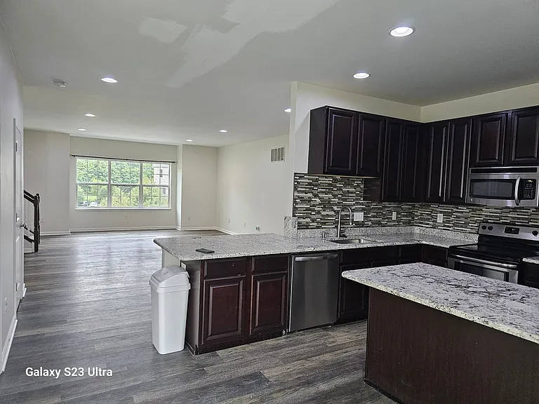 792 Jacobsen Cir #792 — Photo 8