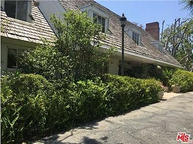 2nd image of 901 Benedict Canyon Dr