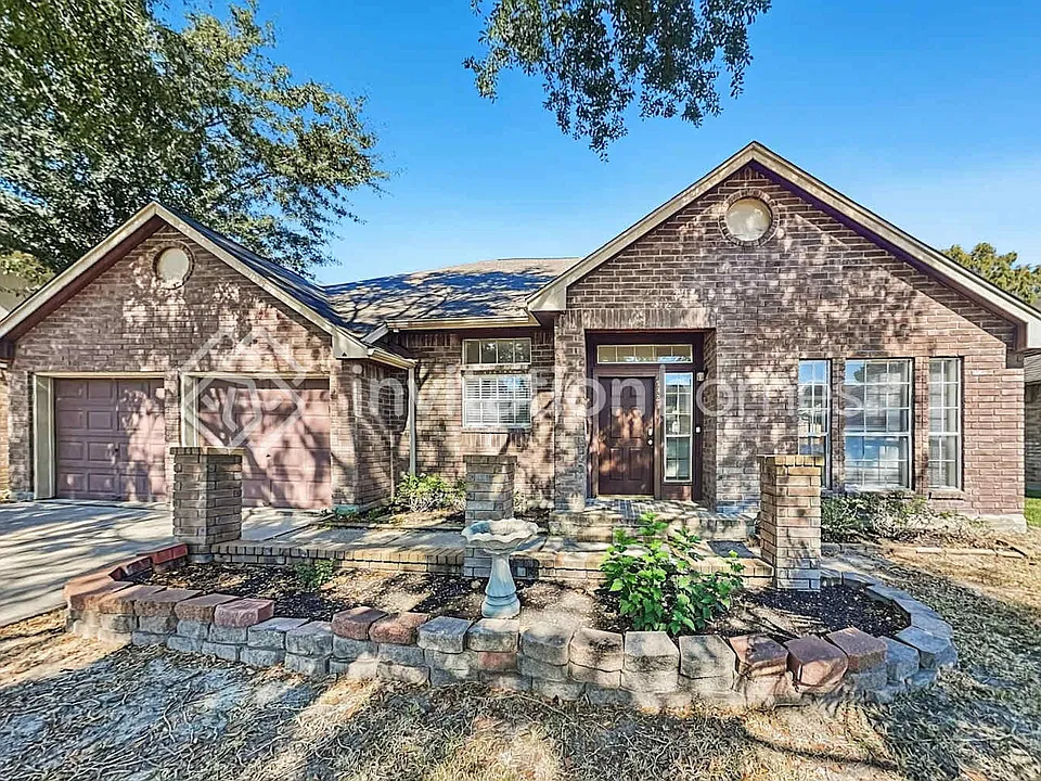 7327 Maple Walk Dr