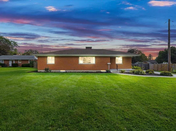 606 W Lake Ave, New Carlisle, OH 45344