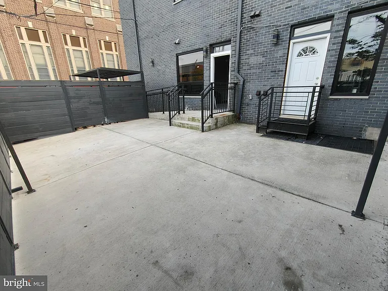 700 N Marshall St #8-C2 — Photo 31