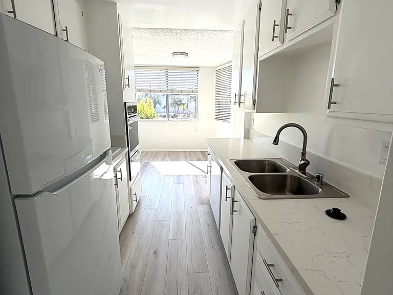 12221 San Vicente Blvd — Photo 36