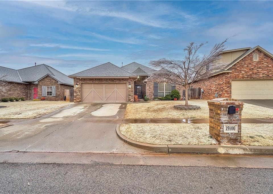 1st image of 19100 Pinehurst Trail Dr