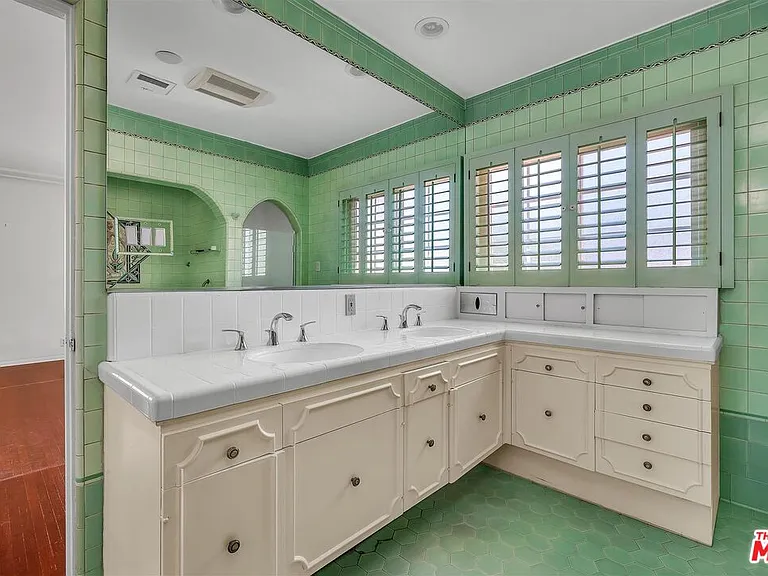 325 El Camino Dr — Photo 26