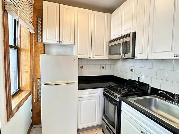 4th image of 160 E 28th St #1Y