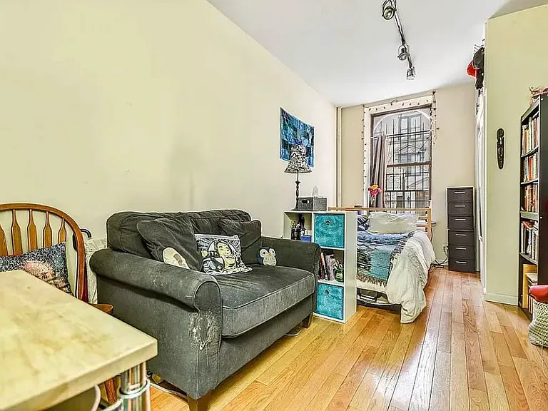 334 E 94th St #1C — Photo 1