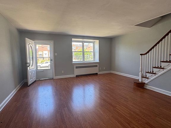 3rd image of 3036 Glenview St