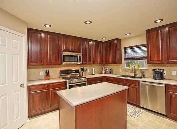 5th image of 1608 Knowles Dr