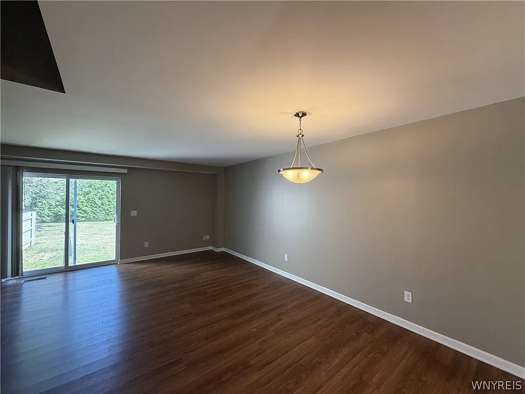2 bed, 1.5 bath, 1117 sqft, $1,995 — Photo 2