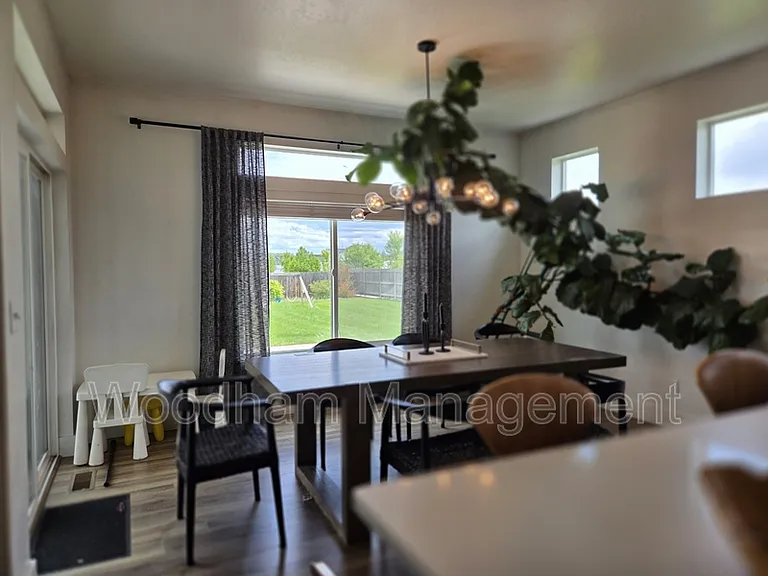 98 Caitlin Rd — Photo 40