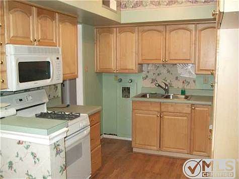 3rd image of 9704 Lockerbie Ave