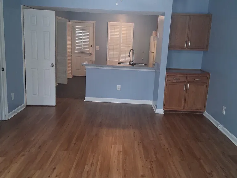 606 Independence Ct — Photo 5