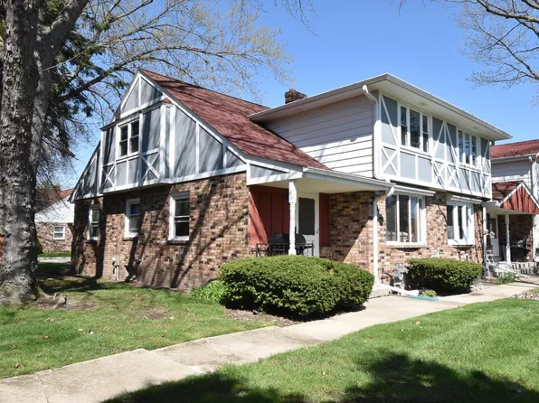 5132 South King Arthurs COURT, Greenfield, WI 53221