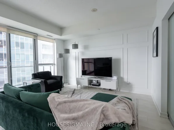 51 E Liberty St #802, Toronto, ON M6K