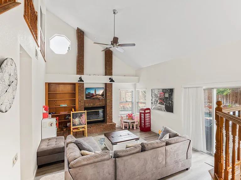 Bellsbrae Dr — Photo 27