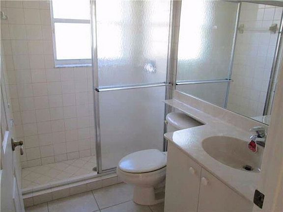 4th image of 5700 Royal Club Dr